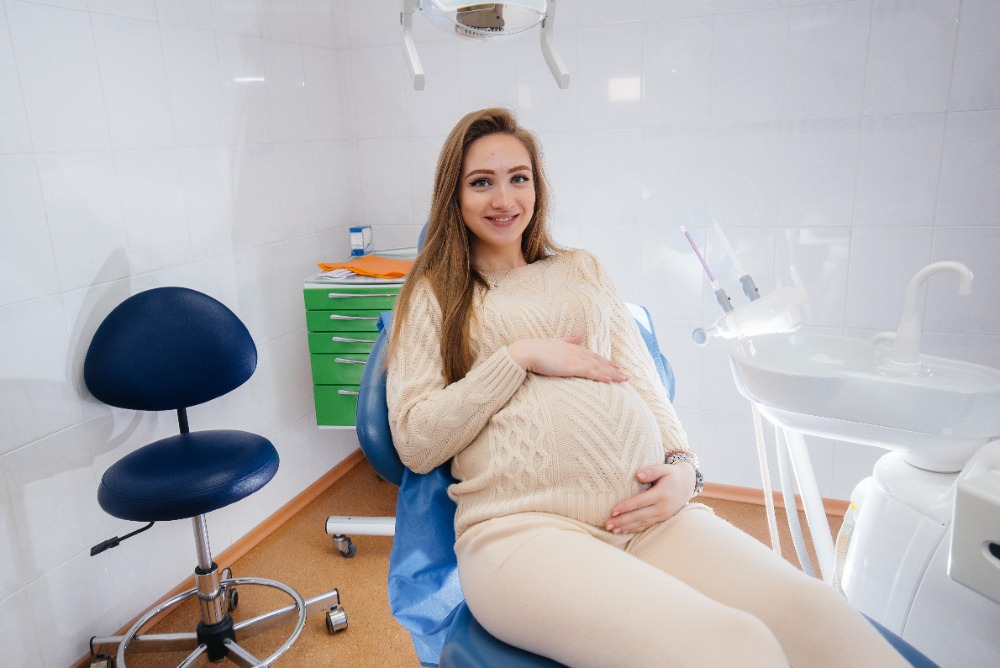 4 tipuri de tratamente dentare sigure în timpul sarcinii