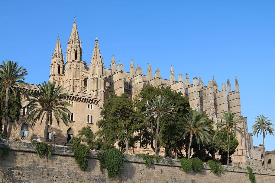 Gândul te poartă la un sejur în Palma de Mallorca? Iată când să-l programezi!