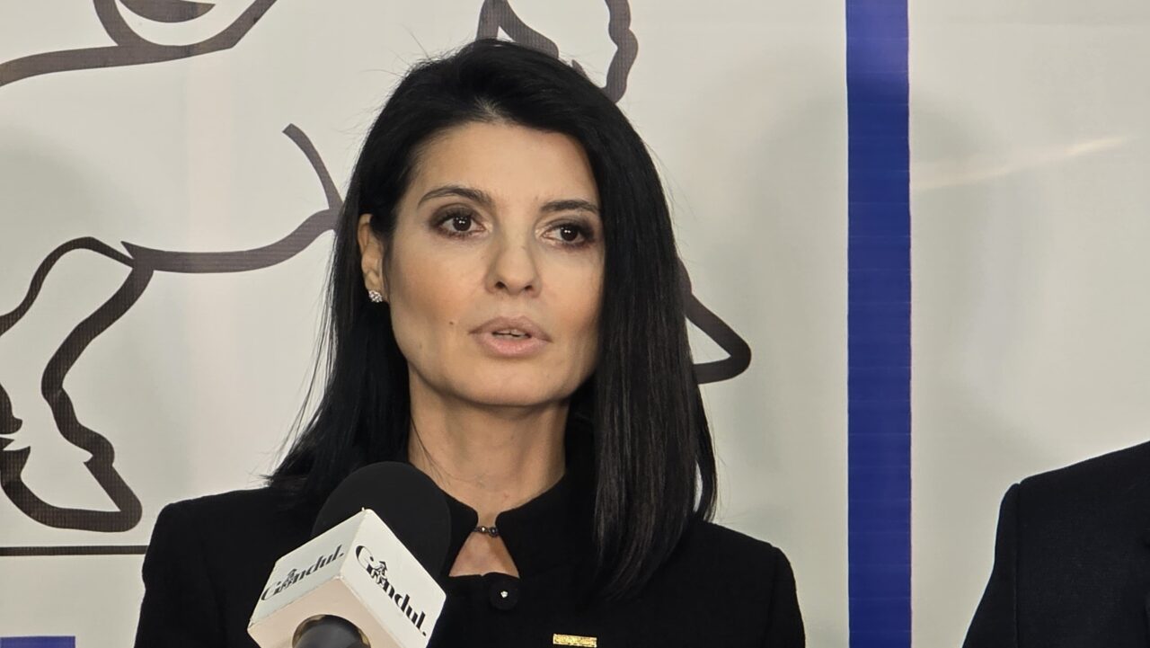 Lavinia Șandru, în cursa pentru președinția României. „Candidez ca să câștige adevărul nostru” / Campanie electorală pe BICICLETĂ