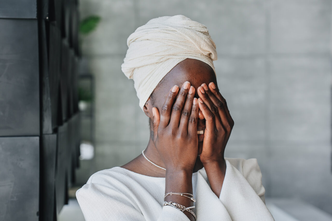 Povestea contabilei din KENYA care a ajuns femeie de serviciu în România. Acum stă ilegal aici. ”Mi-e teamă că voi fi deportată”