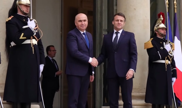 Ilie Bolojan, primit cu garda de onoare la Palatul Élysée. Președintele interimar al României, întrevedere bilaterală cu Emmanuel Macron