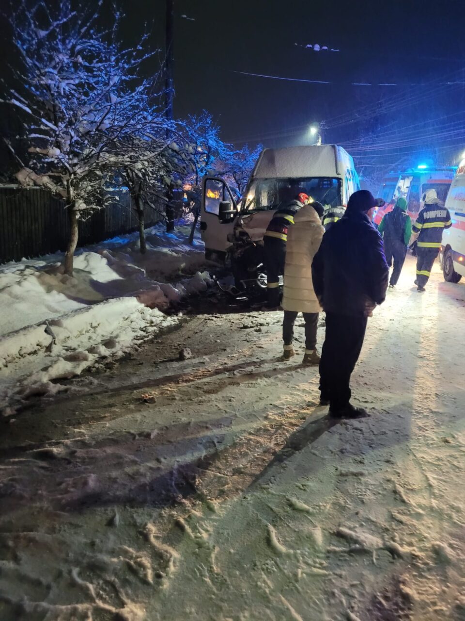 ACCIDENT cu 12 victime în Prahova. Două microbuze și un autotren sunt implicate
