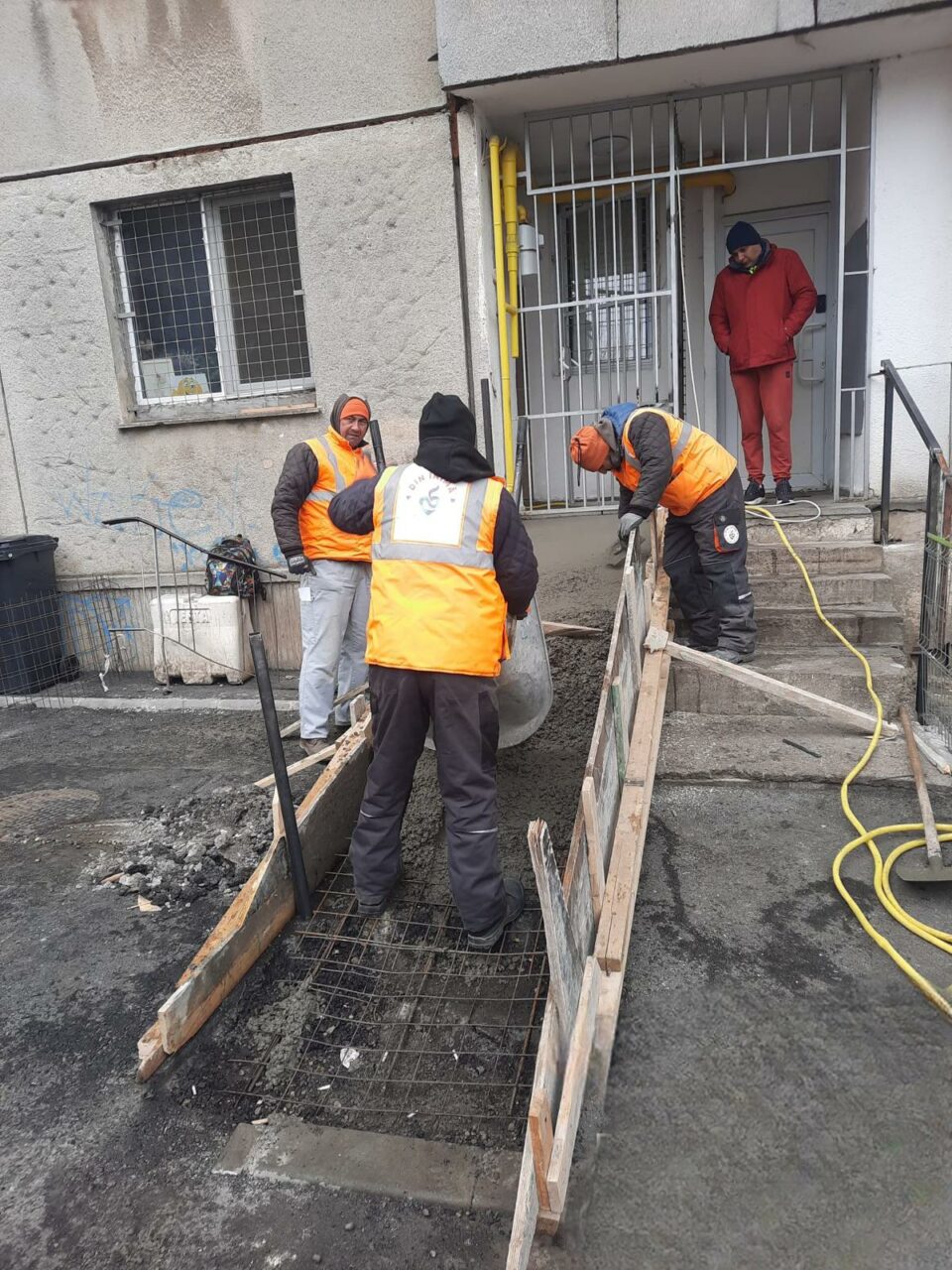 INFRASTRUCTURĂ S5 SA continuă construcția rampelor de acces pentru persoanele cu dizabilități (P)