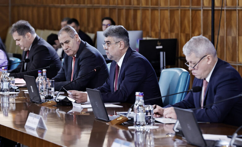 Guvernul se reuneşte în şedinţă: Pe AGENDĂ – procedura de aplicare a mecanismului de stabilire a salariului de bază minim