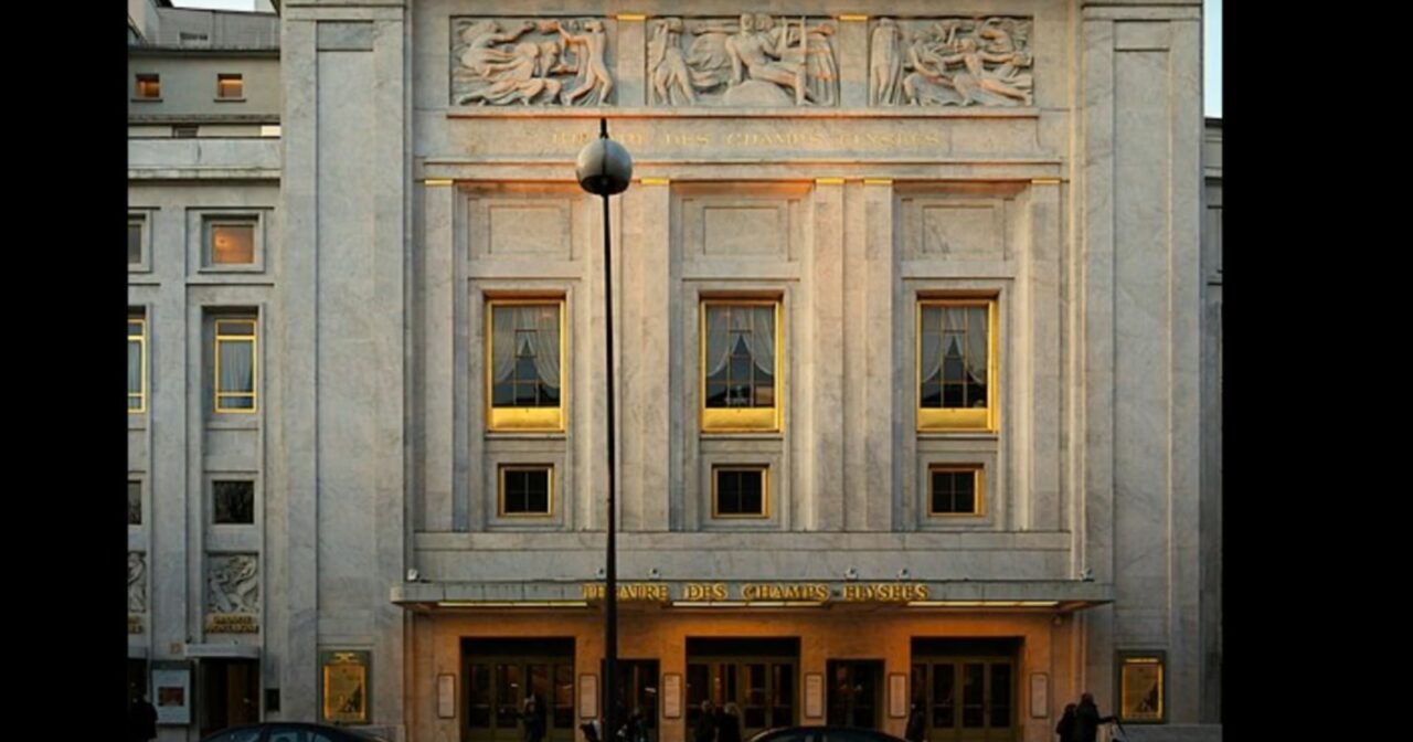 A ars Théâtre des Champs-Élysées, din PARIS. Incendiul a avut loc în plină reprezentaţie, 1500 de oameni fiind evacuaţi