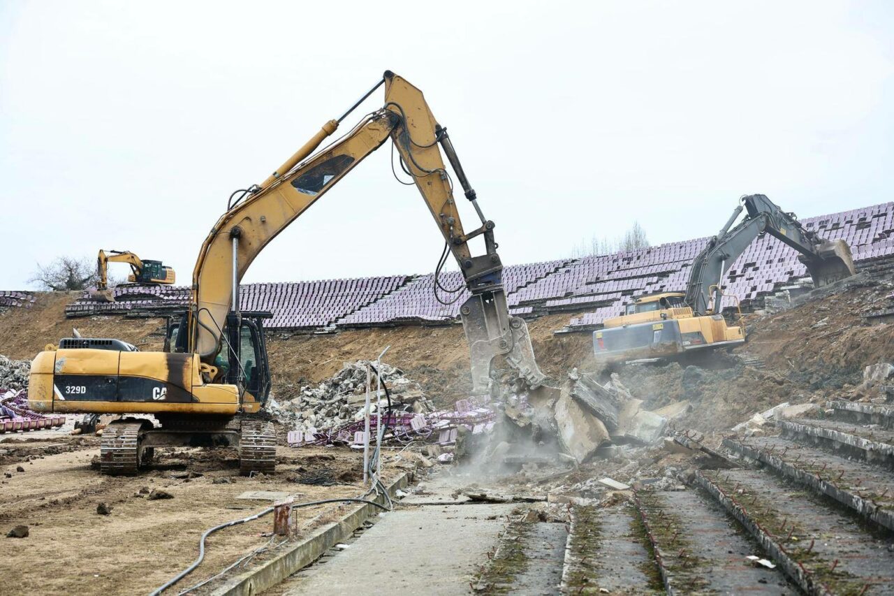 A început DEMOLAREA stadionului „Dan Păltinișanu” din Timișoara. Au jucat pe acest stadion echipe ca Real Madrid, Juventus sau Manchester City