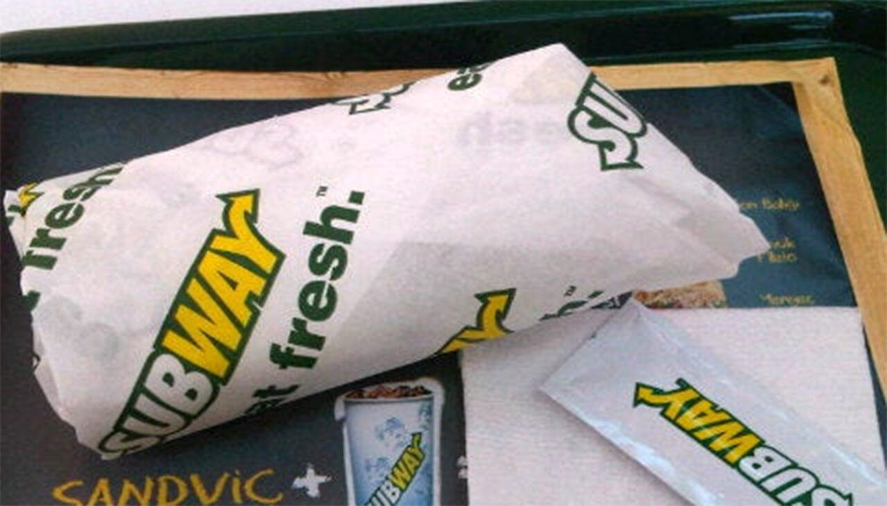 A crezut că este o glumă. Ce a primit un clujean, după ce a comandat un sandwich de la Subway