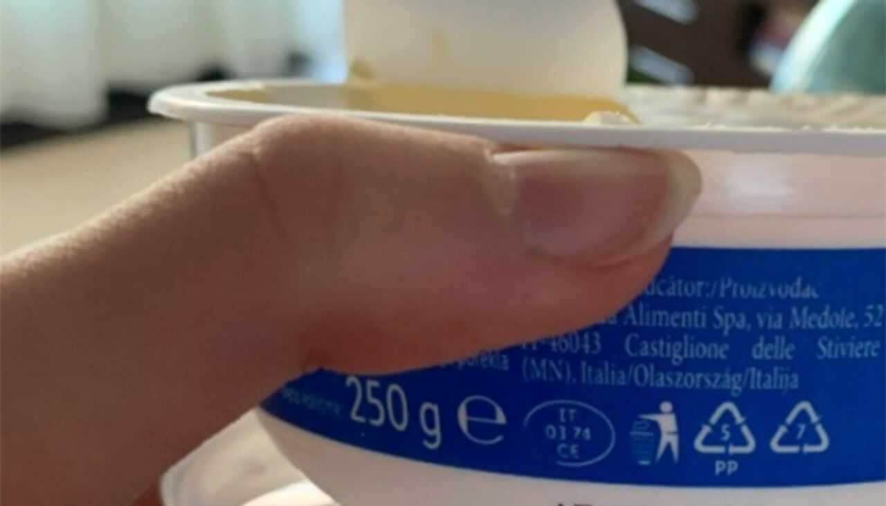 O clujeancă a cumpărat mascarpone din supermarket, dar, când a desfăcut cutia, a trăit spaima vieții. Ce a găsit înăuntru