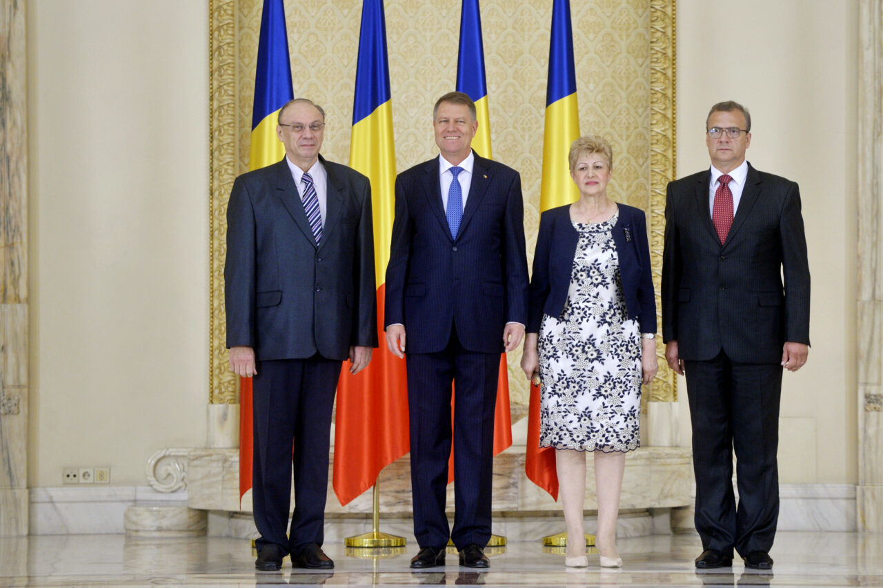 Președintele Curții Constituționale, Marian Enache, și judecătorii CCR, Livia Stanciu și Attila Varga, DECORAȚI de Iohannis cu „Steaua României”