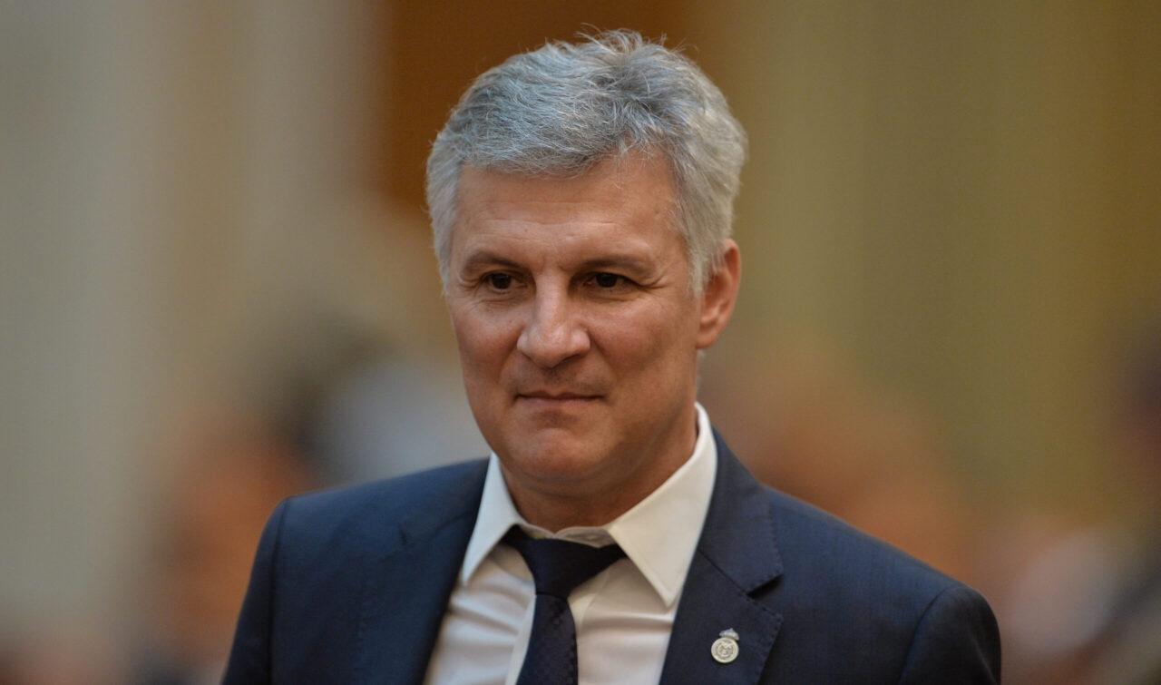 Daniel Zamfir anunță că a început „deuserizarea” Ministerului Economiei. Publică fotografii și vorbește de „termite-consilieri”