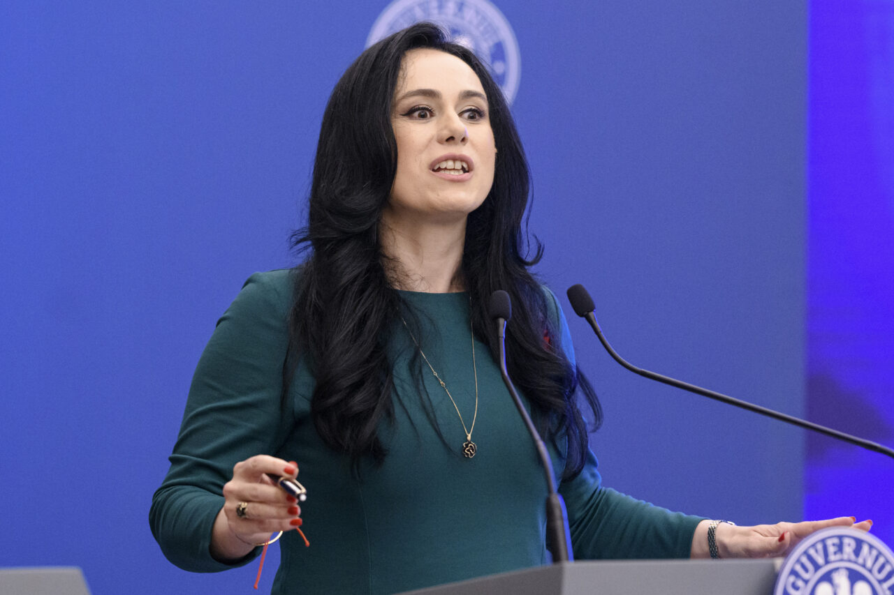 Senatul votează luni moțiunea simplă depusă de AUR împotriva Simonei Bucura Oprescu, ministrul Muncii