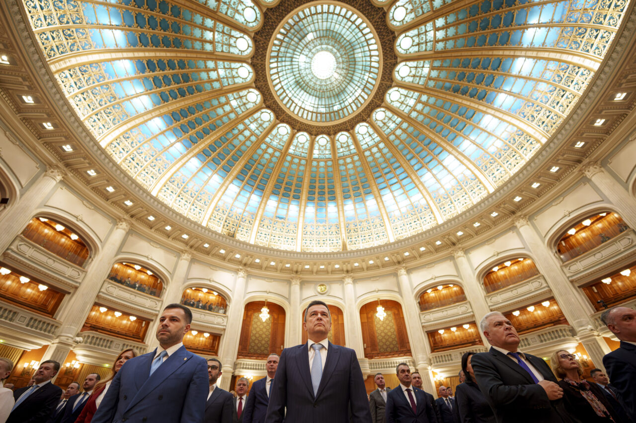 Planurile-cadru stârnesc dezbateri în Parlament. AUR îl cheamă pe ministrul Educației, Daniel David, la „Ora Guvernului”