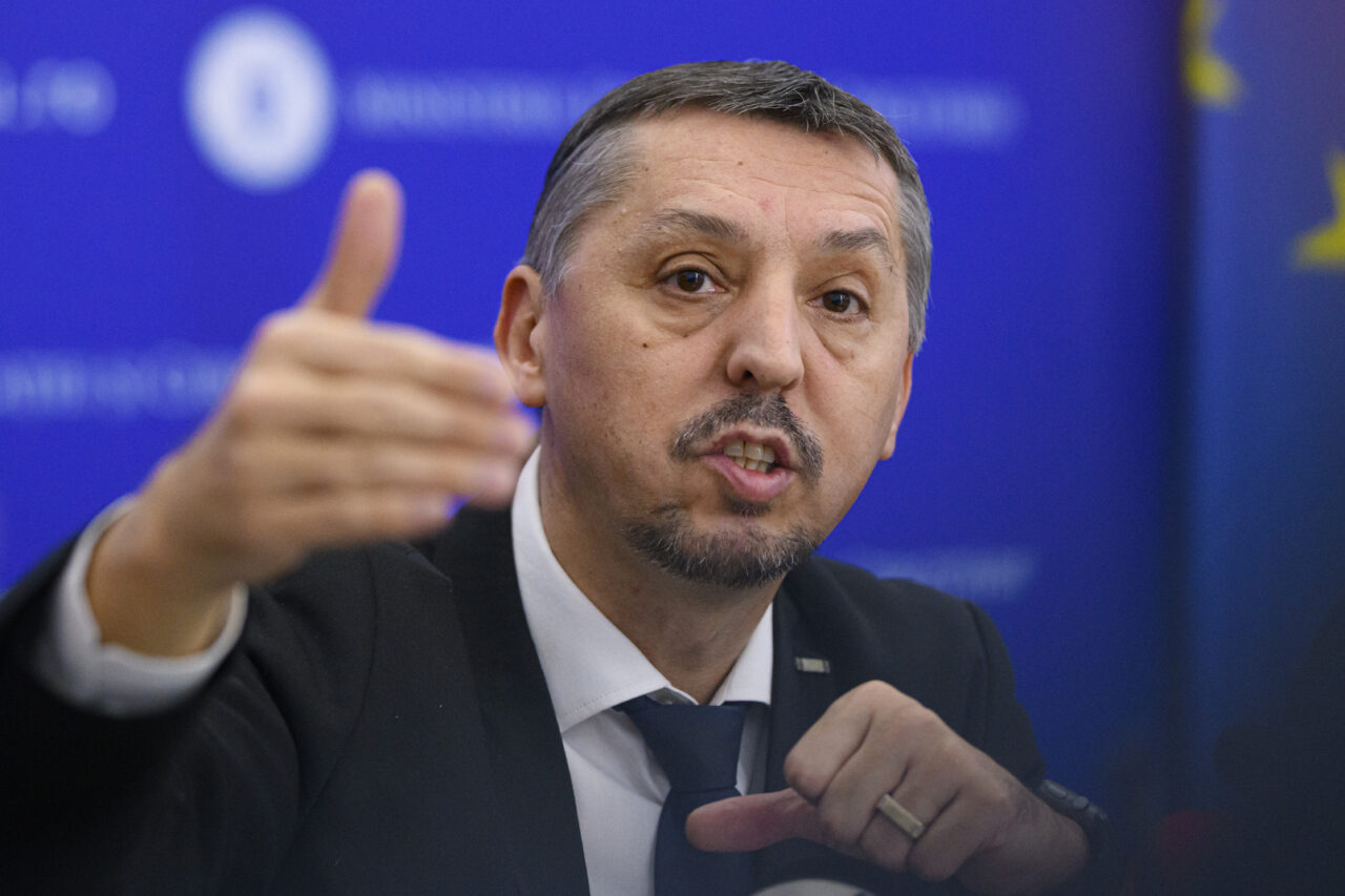 Ministrul Daniel David: ANALFABETISMUL funcțional devine o problemă de securitate națională