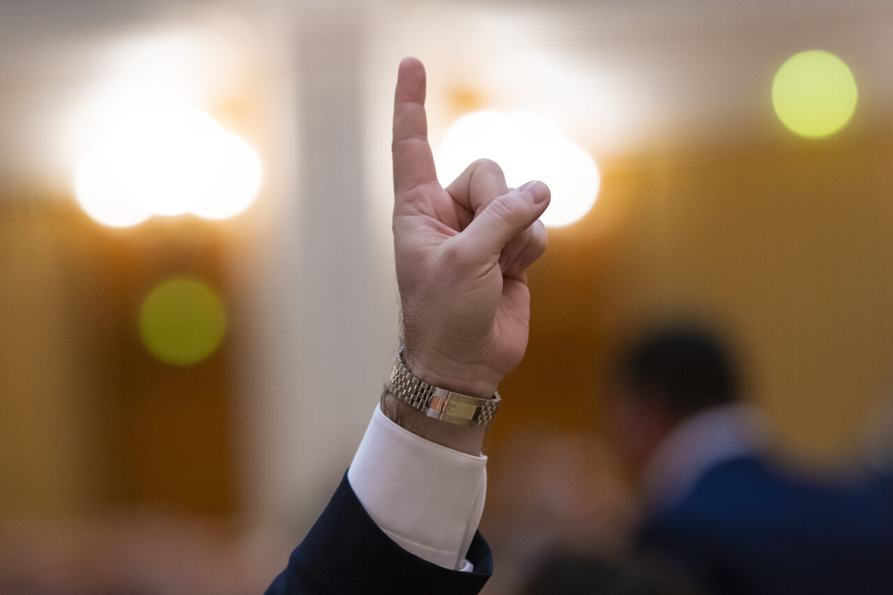 Opoziția insistă: AUR, SOS și POT au redepus cererea de SUSPENDARE a lui Klaus Iohannis în Parlament