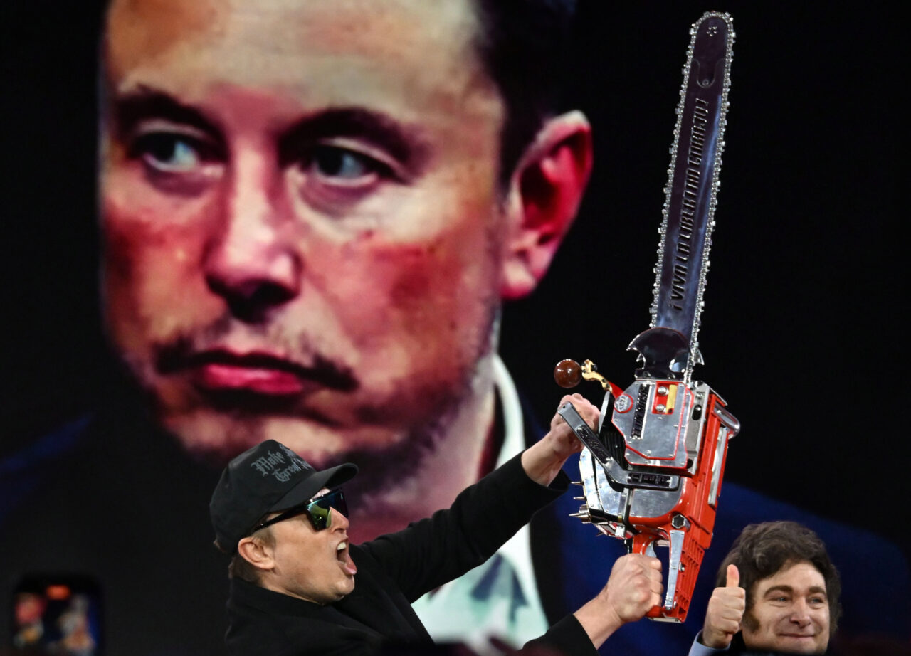 Elon MUSK le cere angajaților federali să își justifice activitatea recentă sau riscă să îşi piardă locul de muncă