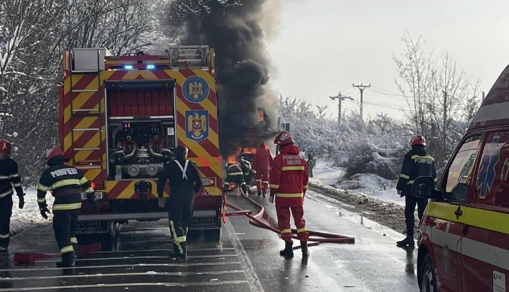INCENDIU uriaș pe DN72. Un autotren încărcat cu mașini a luat foc. Trafic complet blocat – VIDEO