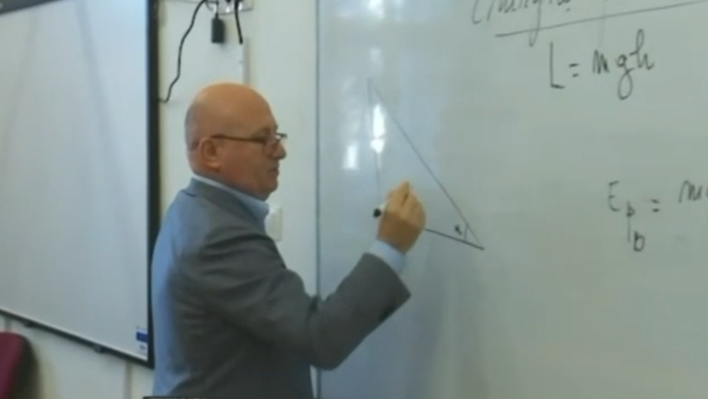 CRIZA profesorilor de fizică: un deficit tot mai mare în învățământ