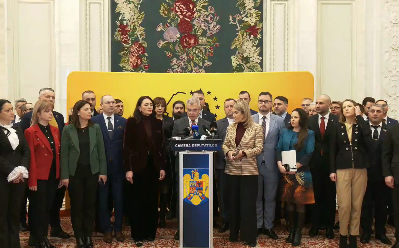 AUR nu renunță la moțiunea de cenzură/ Petrișor PEIU: Textul e scris. Am hotărât să așteptăm semnăturile colegilor senatori și deputați de la USR