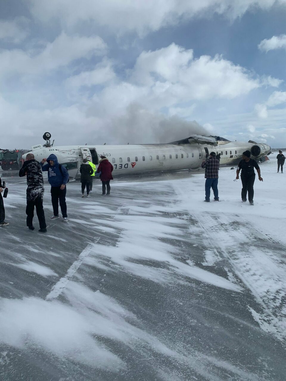 Un avion de pasageri s-a prăbușit în Canada /Mai multe persoane au fost rănite