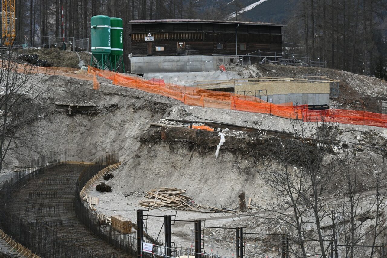 Șantierul pistei de bob care va servi Jocurilor Olimpice de iarnă de la Milano-Cortina d’Ampezzo din 2026 a fost SABOTAT