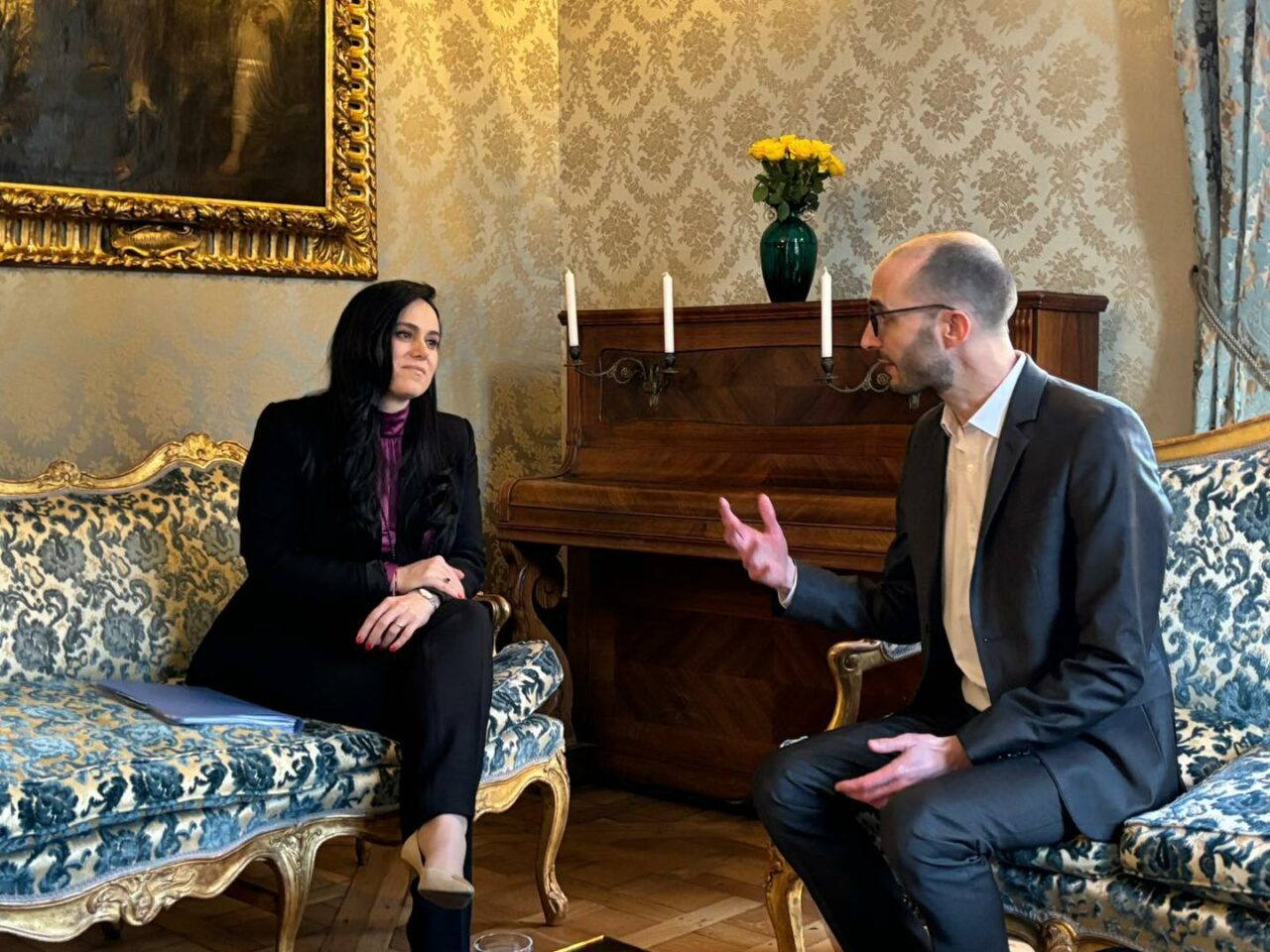 Ministrul Simona Bucura-Oprescu, discuții cu directorul de afaceri publice Group Renault, despre viitorul Dacia și al industriei auto românești