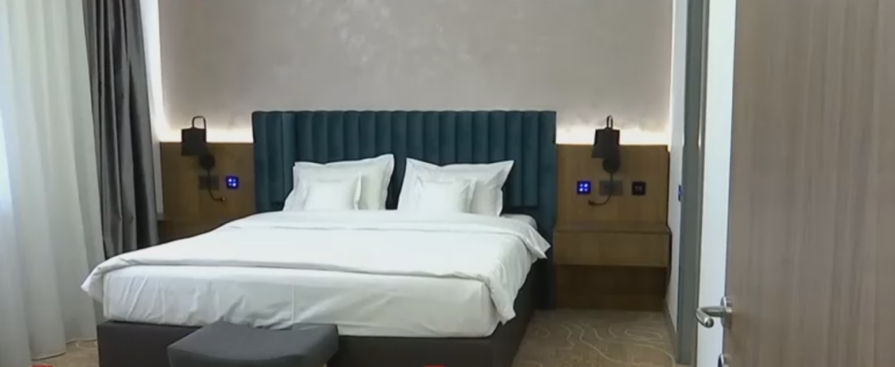 Anunțuri FALSE pe internet cu apartamente de închiriat pentru Valentine’s Day. În realitate, nu există sau nu arată precum imaginea din ofertă