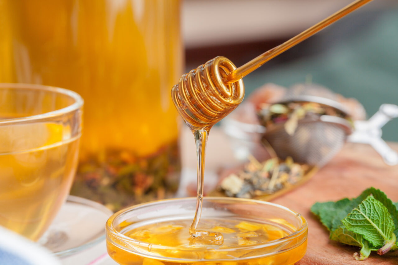 Mierea de albine din Bucovina are calități similare cu celebra miere de MANUKA. Ce spun specialiștii