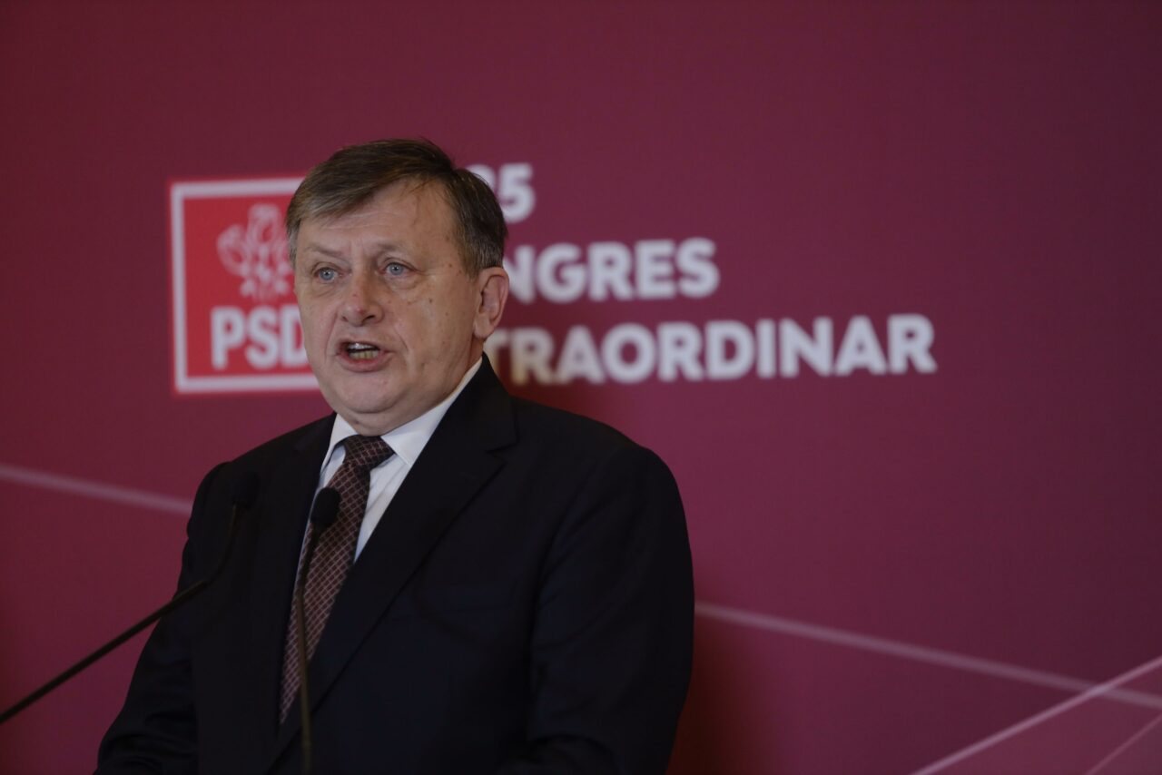 Crin Antonescu, la Congresul PSD: „Mulţumesc mult, domnule prim-ministru, nimeni, vreodată, în partidul meu, nu a vorbit atât de frumos despre mine”