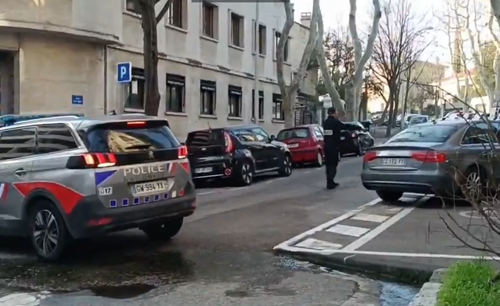 EXPLOZIE lângă consulatul rus din Marsilia. Două sticle incendiare ar fi fost aruncate în grădină. Zaharova: „Toate semnele unui atac terorist”