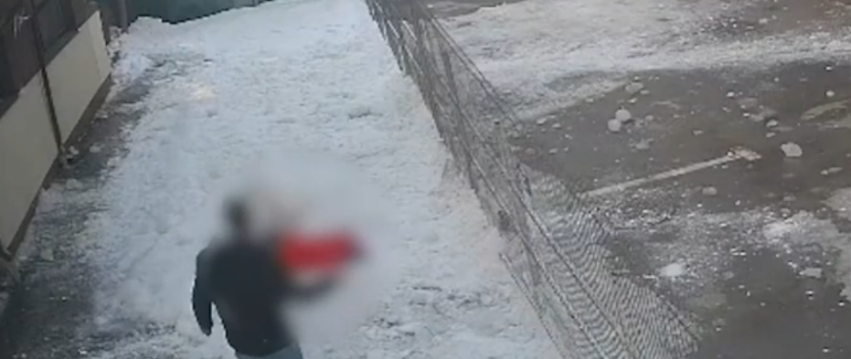 Anchetă deschisă după moartea femeii UCISĂ de gheață. Administrator este soțul acesteia!