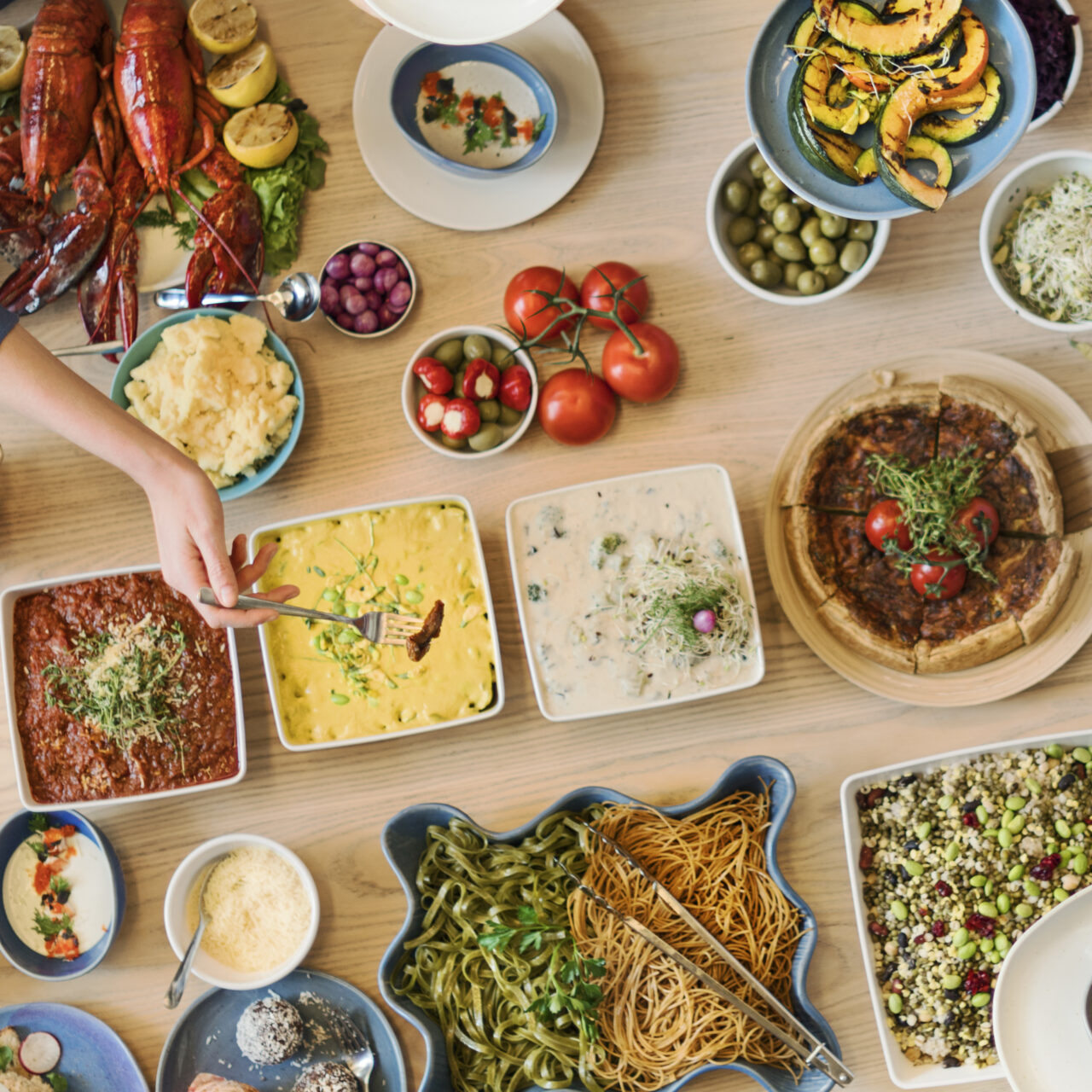 Unde se mănâncă cel mai bine în România, potrivit HĂRȚII punctelor gastronomice locale. Se servesc produse alimentare, după reţete specifice zonei