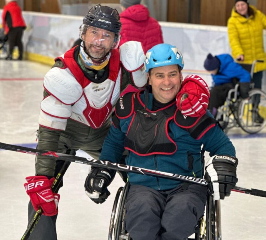 Program de sporturi de iarnă adaptate pentru persoanele cu dizabilități. Ce PREMIERĂ a produs Caiac SMile în România