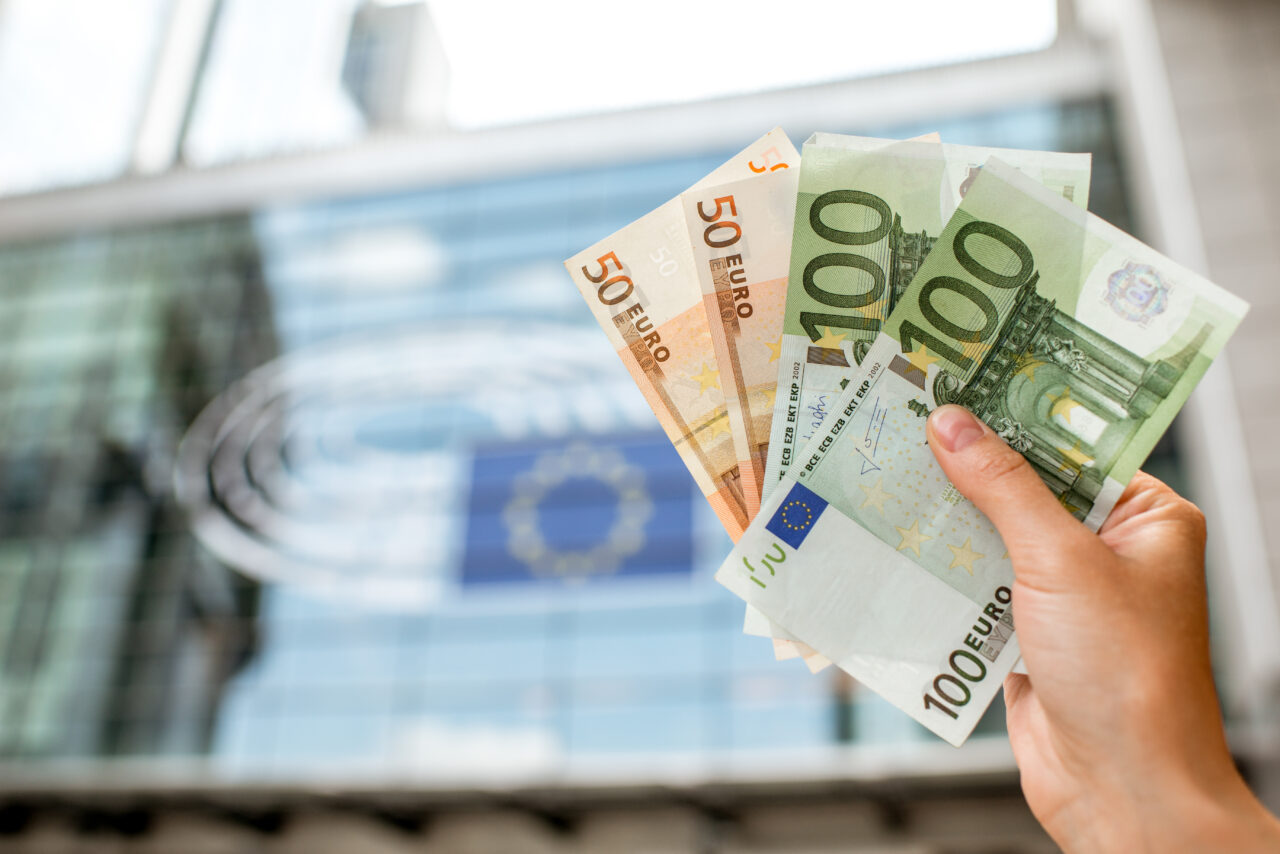 BNR anunță joi un CURS de 5,1032 lei pentru un euro, în ușoară scădere