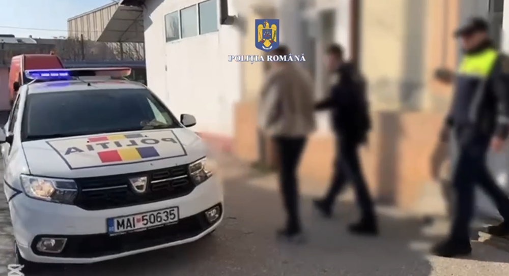 Doi hoți, prinși în FLAGRANT într-un mall din București, după ce au furat haine în valoare de 800 de lei