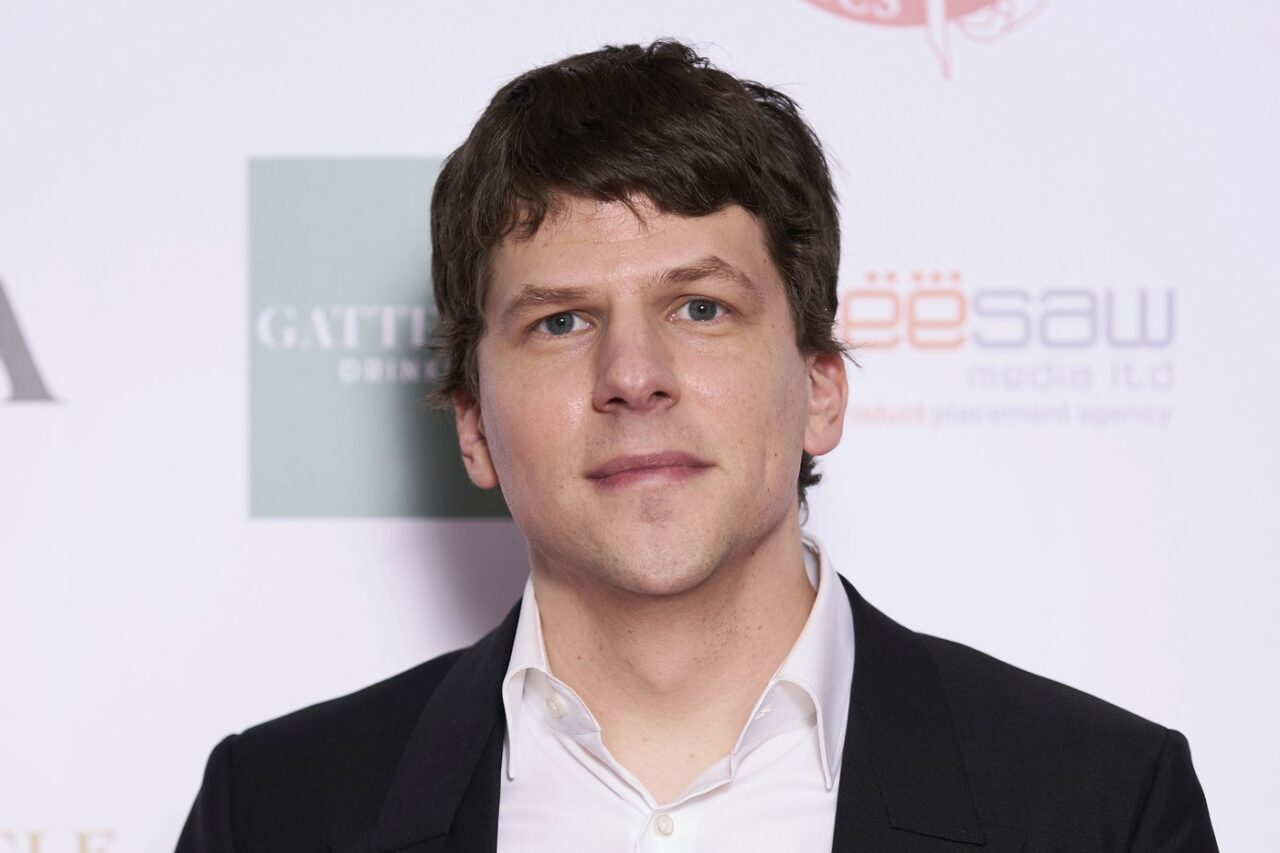 MOTIVUL pentru care Jesse Eisenberg, actorul care a jucat rolul lui Mark Zuckerberg în „The Social Network”, nu mai vrea să fie „asociat cu acesta”