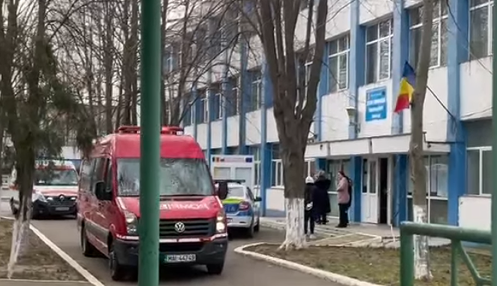 Alertă la un liceu din Constanța. Planul ROȘU de intervenții a fost activat. 21 de elevi, transportați de urgență la spital. Ce s-a întâmplat