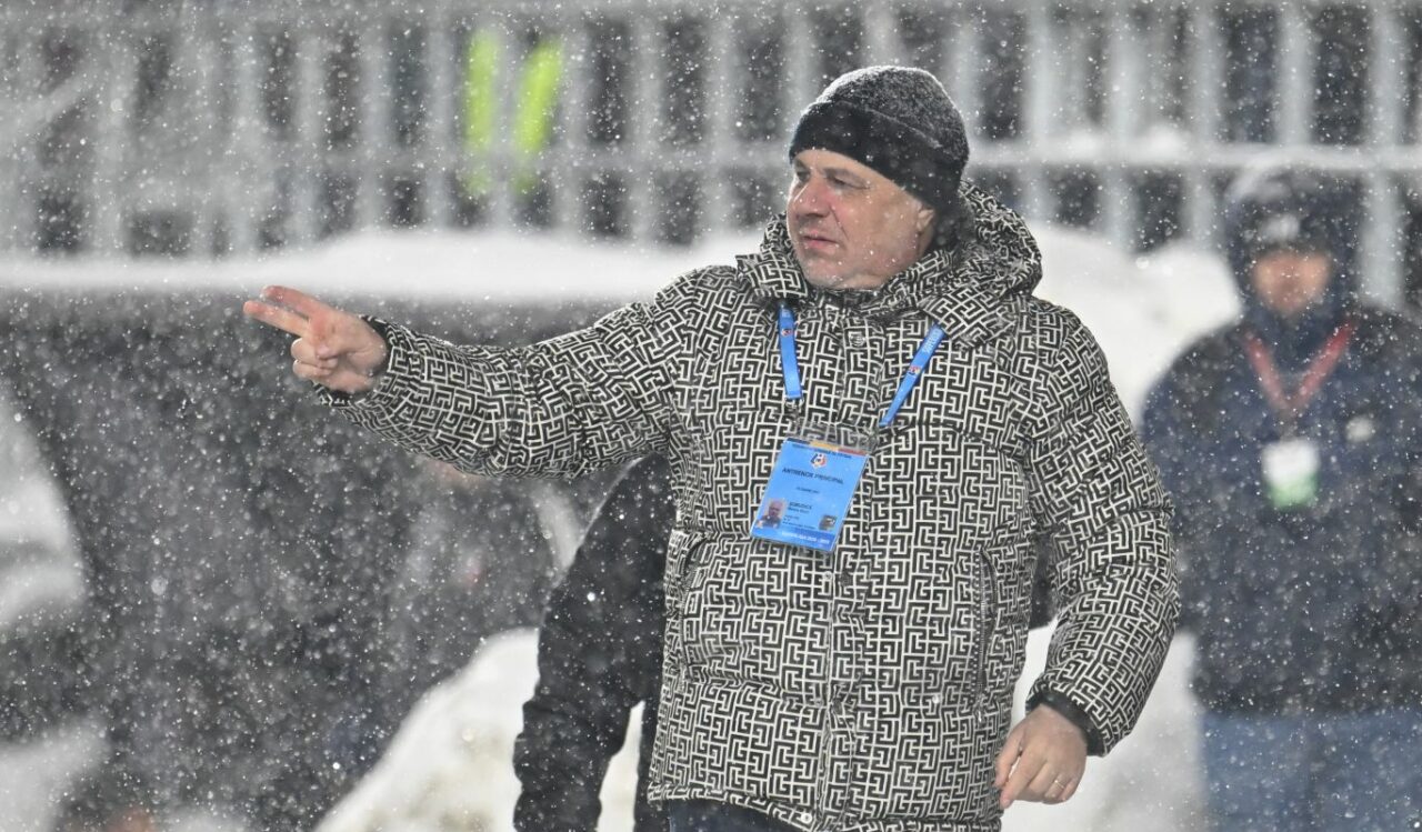 Rapid – FC Botoșani 1-0, în Superliga. Fanii au aruncat cu BULGĂRI în Marius Șumudică. Antrenorul amenință: „O să vedeţi care este decizia mea”