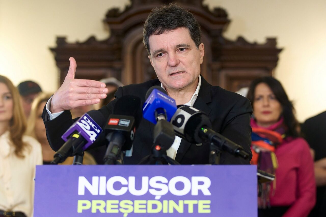 Nicușor Dan spune că nu renunță la candidatura sa pentru președinție chiar dacă președintele interimar Ilie Bolojan ar candida