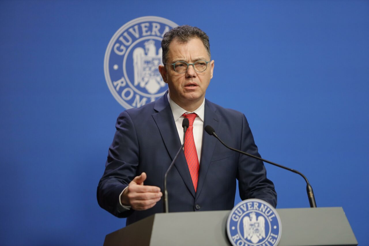 România a majorat bugetul pentru apărare și investește în muniție/ Ștefan Oprea: „A primit finanțare în continuare U.M. Cugir”