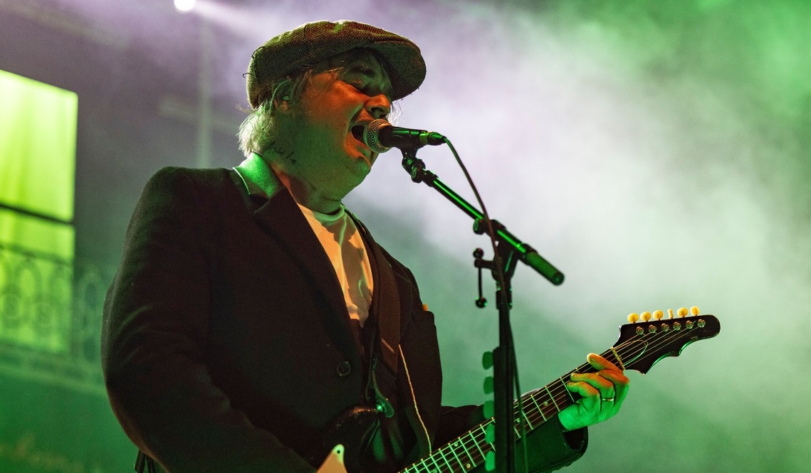 Drogurile și alcoolul l-au distrus! Celebrul rocker riscă să rămână fără degete: „Moartea bate la ușă!”