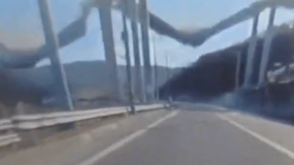 Cel puțin patru persoane au murit după ce un POD aflat în construcție s-a prăbușit. Momentul a fost surprins de o cameră de bord. Unde s-a întâmplat