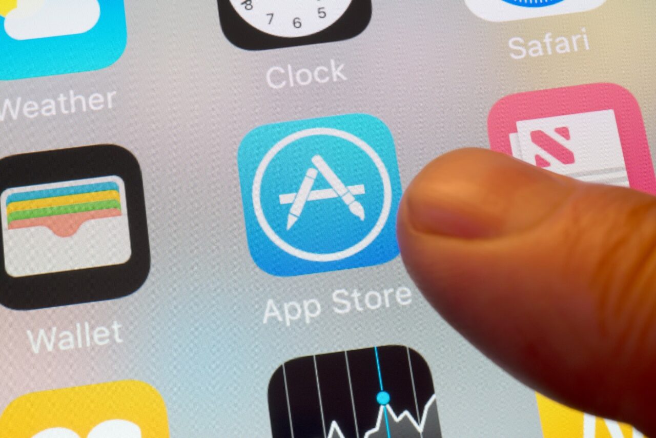 3 aplicații din App Store, descoperite că fură date sensibile din telefoanele utilizatorilor, inclusiv accesul la portofelul de criptomonede