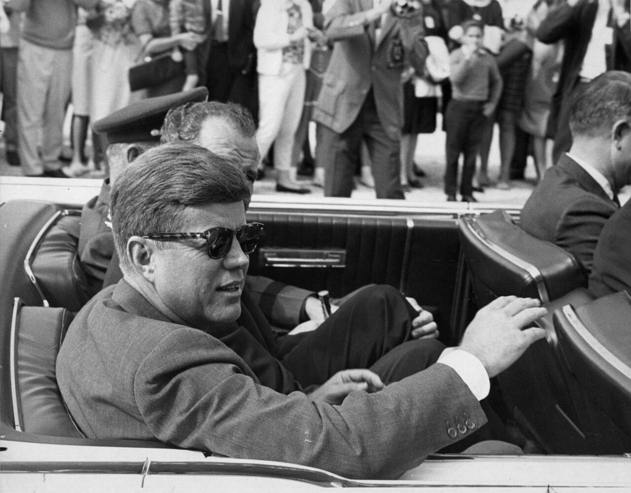 Dosarul asasinării lui John F. Kennedy | Șefa grupului de lucru privind declasificarea secretelor federale spune că au existat „doi trăgători”