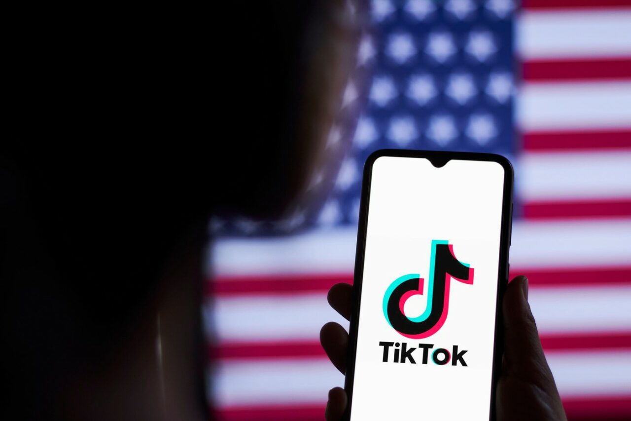 Apple și Google au readus TikTok în magazinul de aplicații din SUA, după asigurările oferite de Donald Trump