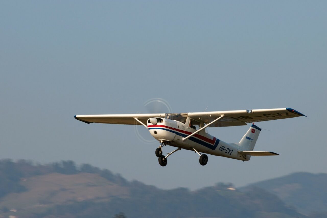 Un avion cu 10 persoane la bord a DISPĂRUT în Alaska. Ultimul mesaj al pilotului transmis Serviciului de control aerian
