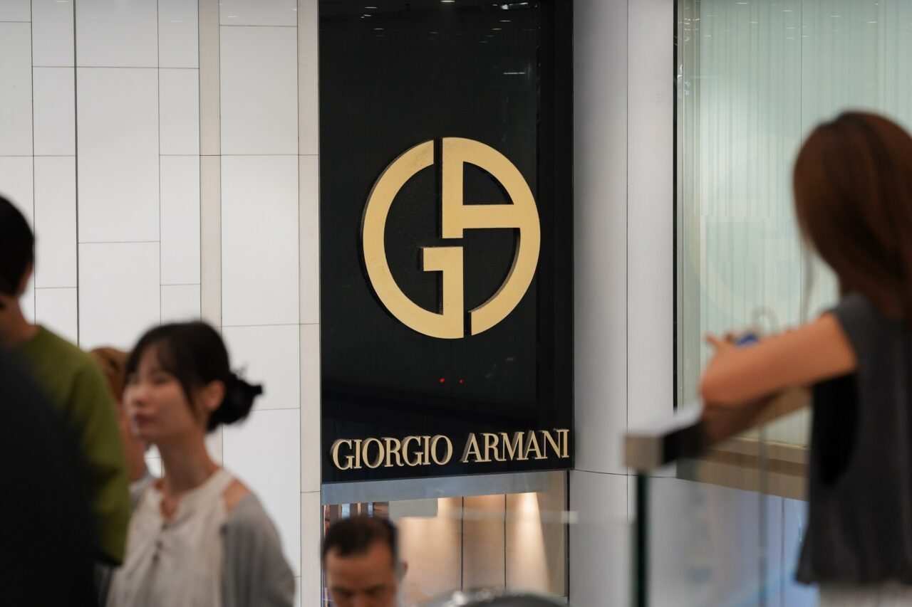 Patronii Armani, Prada și Inter Milan, ținta unei încercări de ESCROCHERIE în Italia. Hackerii s-au folosit de „vocea” ministrului Apărării
