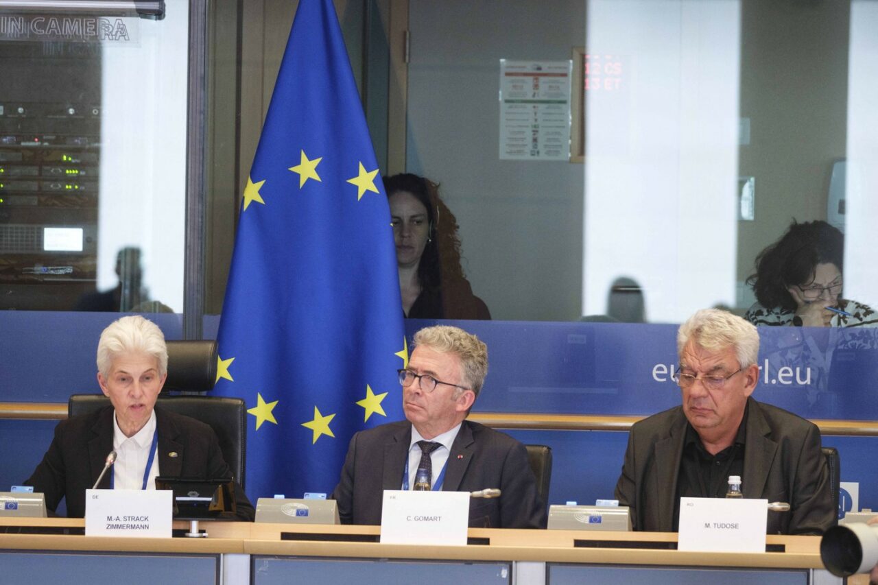 Un eurodeputat francez critică atitudinea liderilor europeni, în contextul discuțiilor Trump-Putin/ „EUROPA reacționează, dar nu acționează”