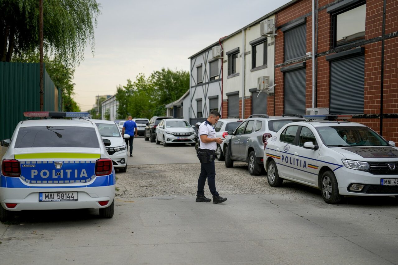 Un bărbat de 50 ani a fost condamnat la închisoare după ce a sunat de 935 ori la numărul de urgență 112 și a amenințat că va ucide un polițist