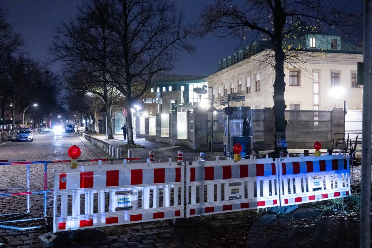 Tânăr islamist rus care plănuia un ATAC împotriva Ambasadei Israelului de la Berlin, arestat pe aeroport