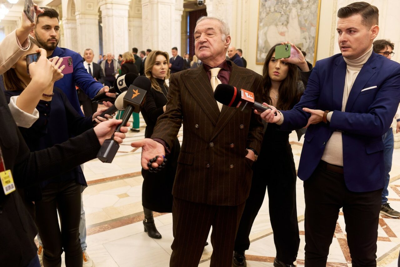 Deputatul AUR George Becali s-a apucat de strâns semnături după ce și-a anunțat candidatura ca independent la președinția României